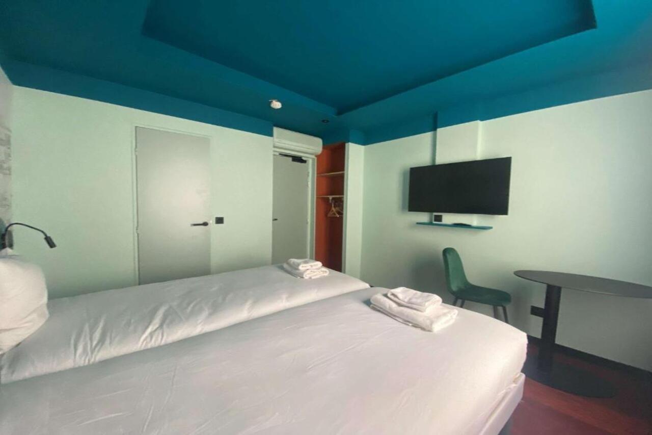 Ibis Styles Batignolles Parigi