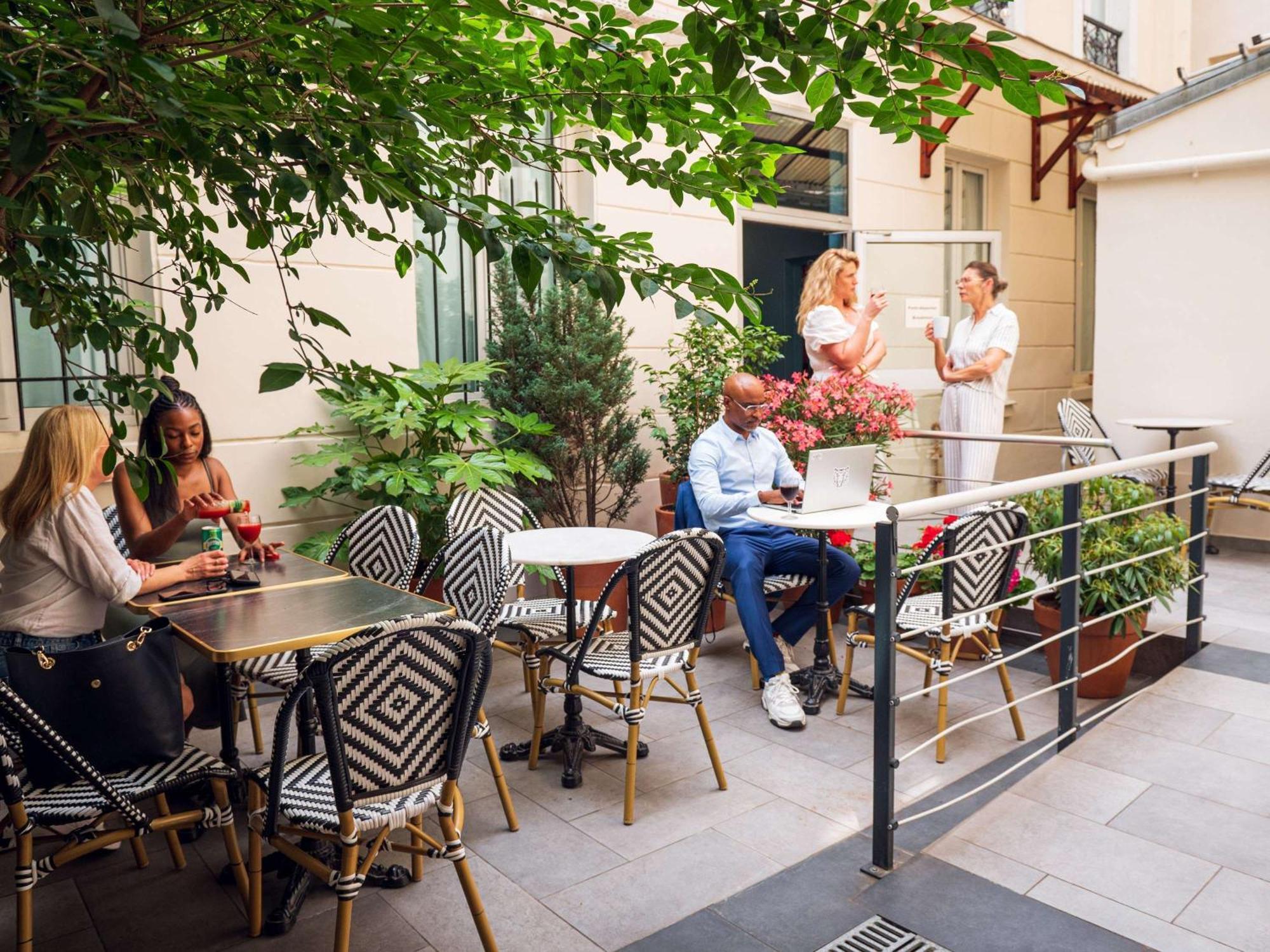 Ibis Styles Batignolles Parigi
