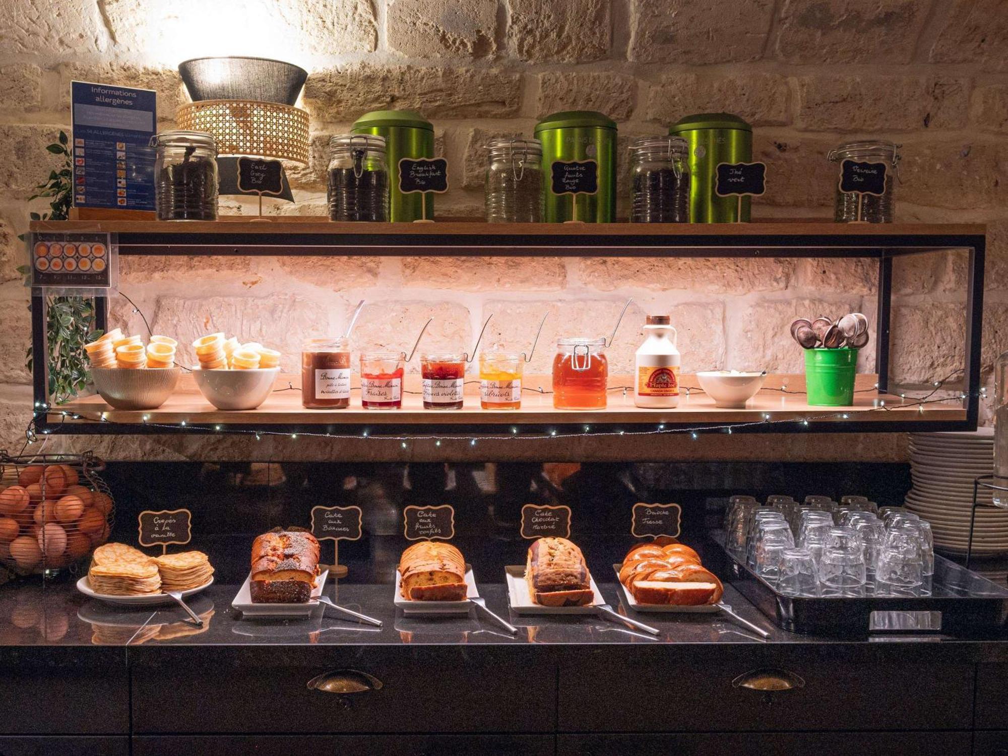 Ibis Styles Batignolles Parigi