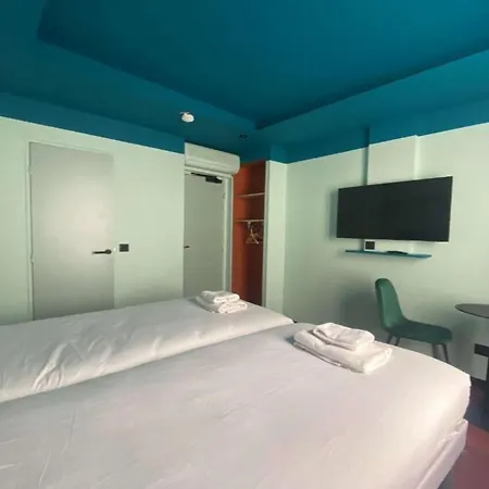 Ibis Styles Batignolles Parigi