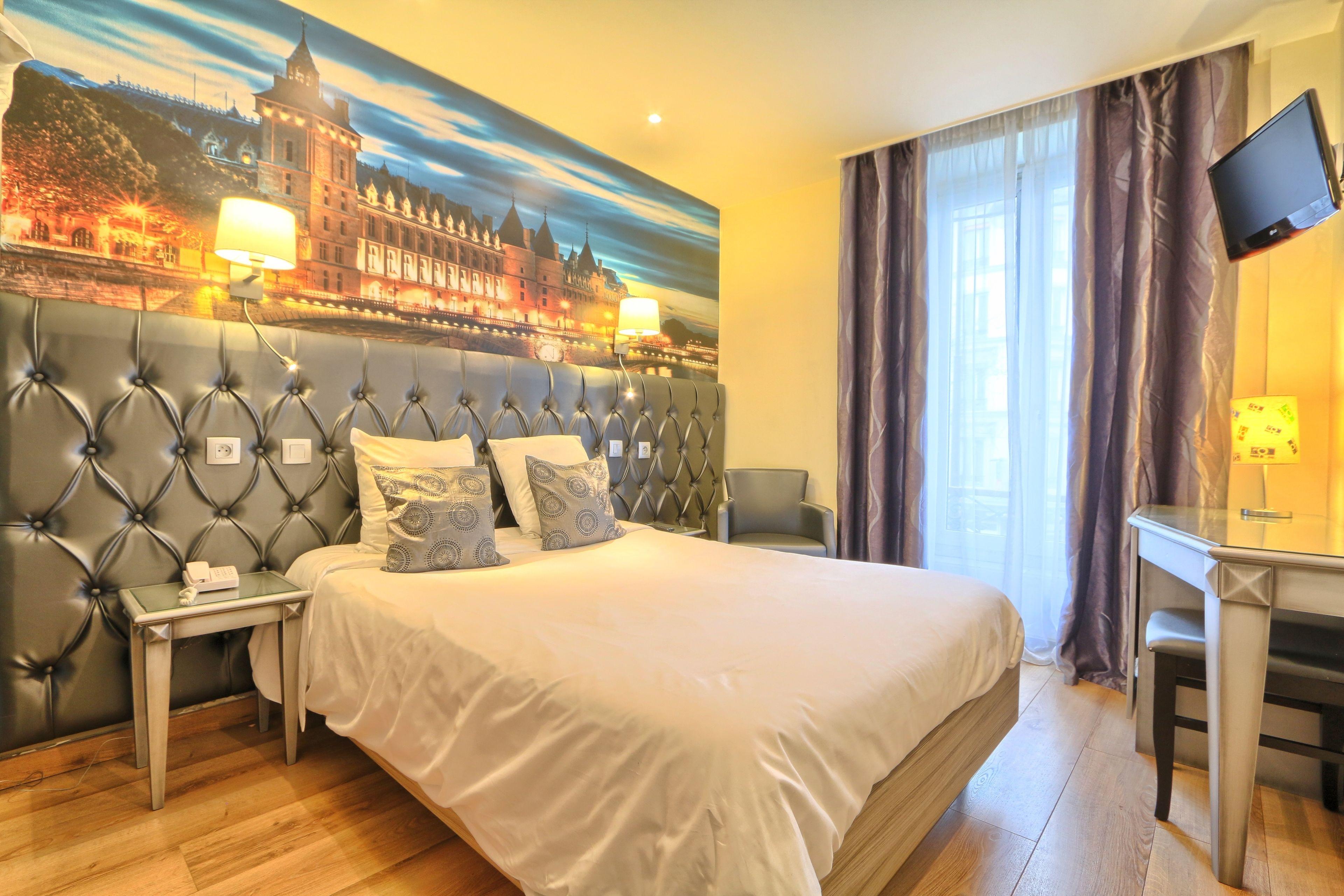 Ibis Styles Batignolles Hotel 3*